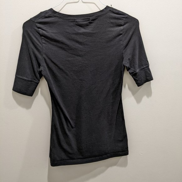 Black v-neck t-shirt - Picture 3 of 3